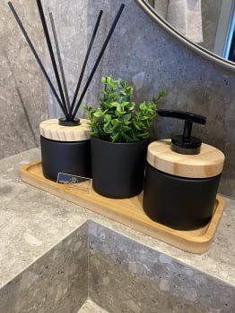 KIT DE LAVABO PARA BANHEIRO PICOLO PRETO FOSCO COM BANDEJA MADEIRA E ESSÊNCIA